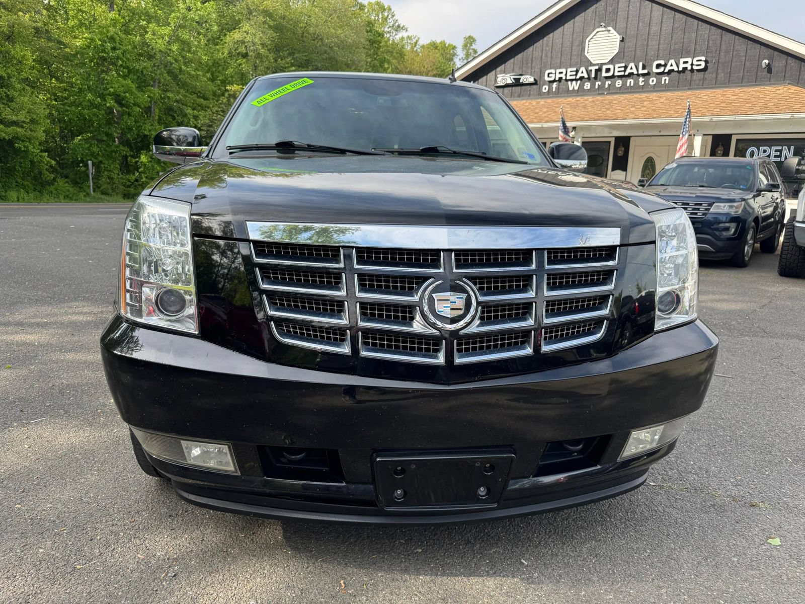 Used 2011 Cadillac Escalade Premium AWD/4WD image 2