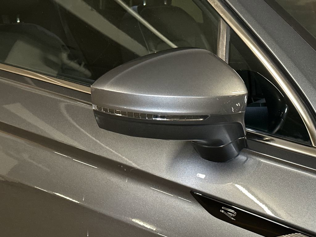 Used 2023 Volkswagen Tiguan SEL R-Line image 11