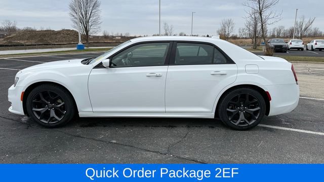 Used 2022 Chrysler 300 Touring L image 2