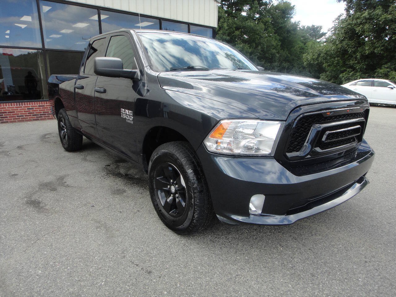 Used 2019 RAM 1500 Express AWD/4WD image 3