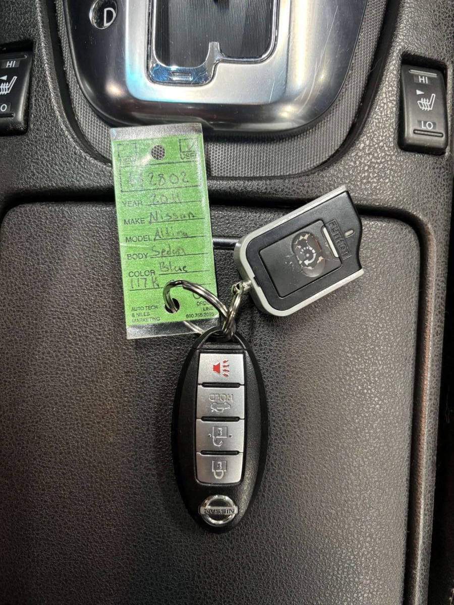 Used 2011 Nissan Altima 3.5 SR w/ 3.5SR Premium Pkg image 34