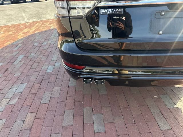 Used 2023 Lincoln Aviator Reserve w/ Equipment Group 201A image 8