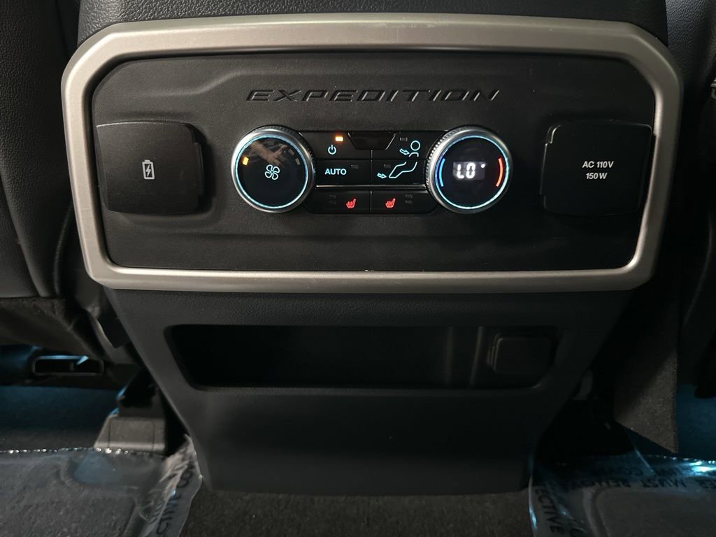 Used 2024 Ford Expedition Limited AWD/4WD image 32