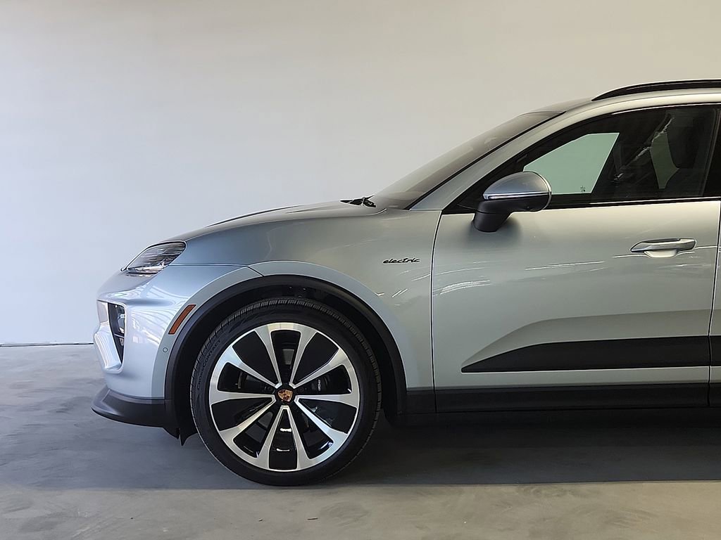New 2026 Porsche Macan 4 Electric AWD/4WD image 6