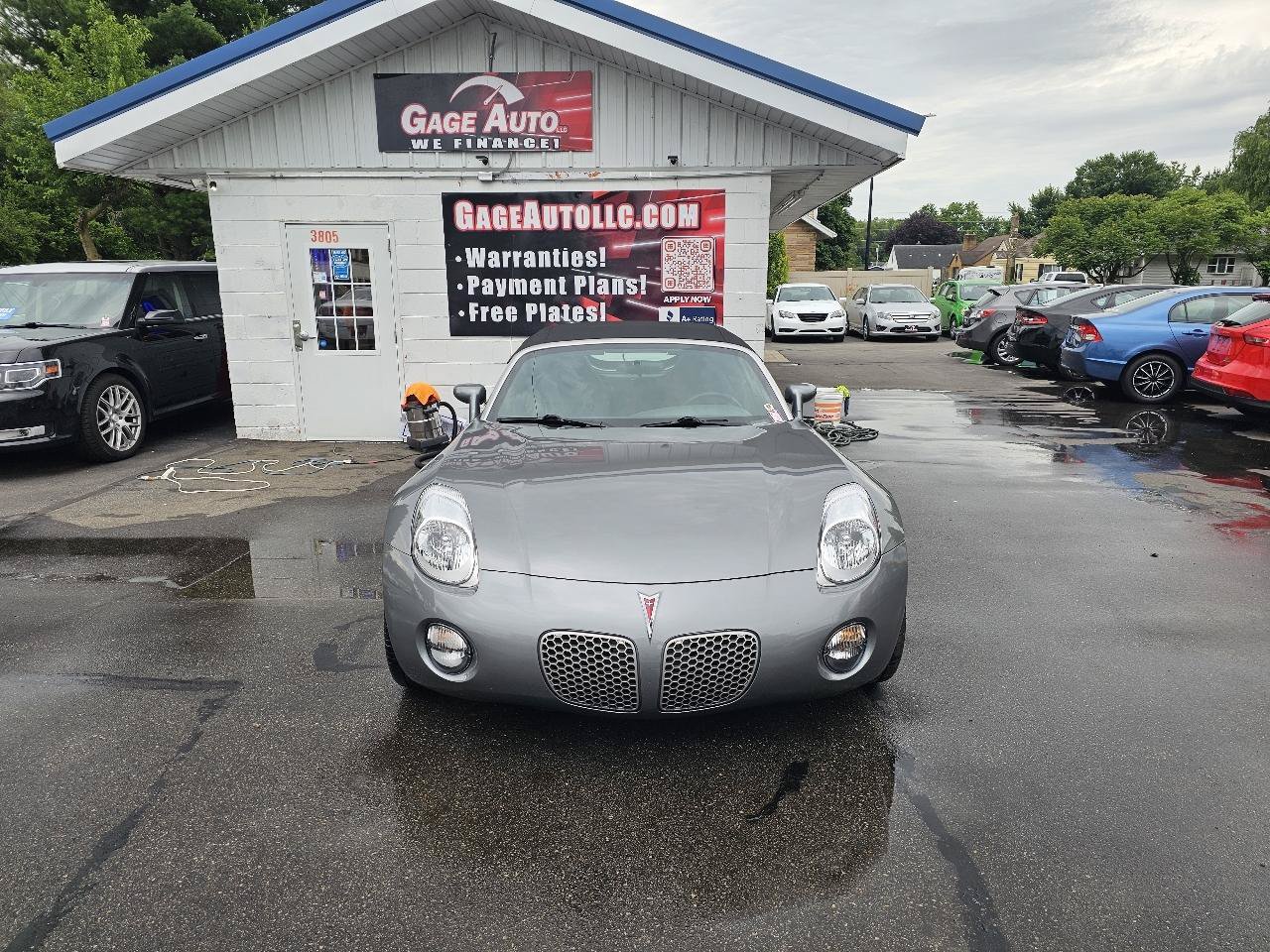 Used 2007 Pontiac Solstice Convertible w/ Preferred Package RWD image 2