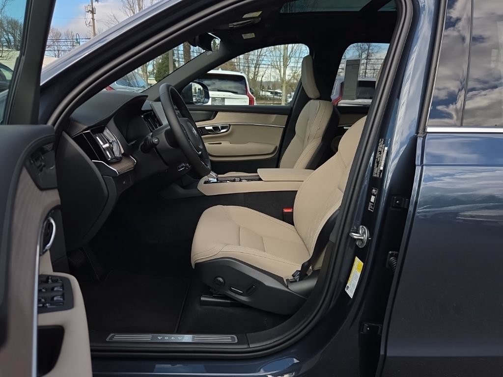 New 2026 Volvo XC90 B6 Plus w/ Protection Package Premier AWD/4WD image 4