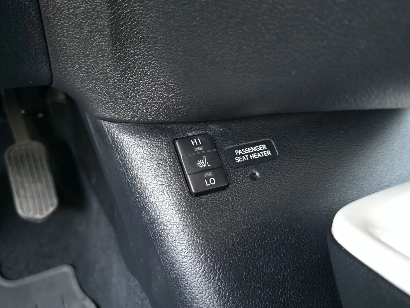 Used 2018 Toyota Prius Prime Premium image 31