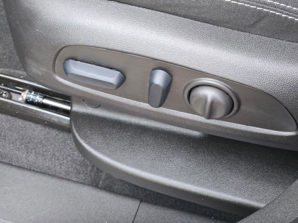 Used 2024 GMC Terrain SLE w/ Driver Convenience Package image 24