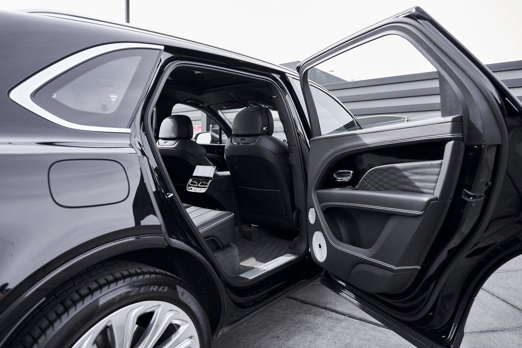 Used 2023 Bentley Bentayga Extended Wheelbase AWD/4WD image 26