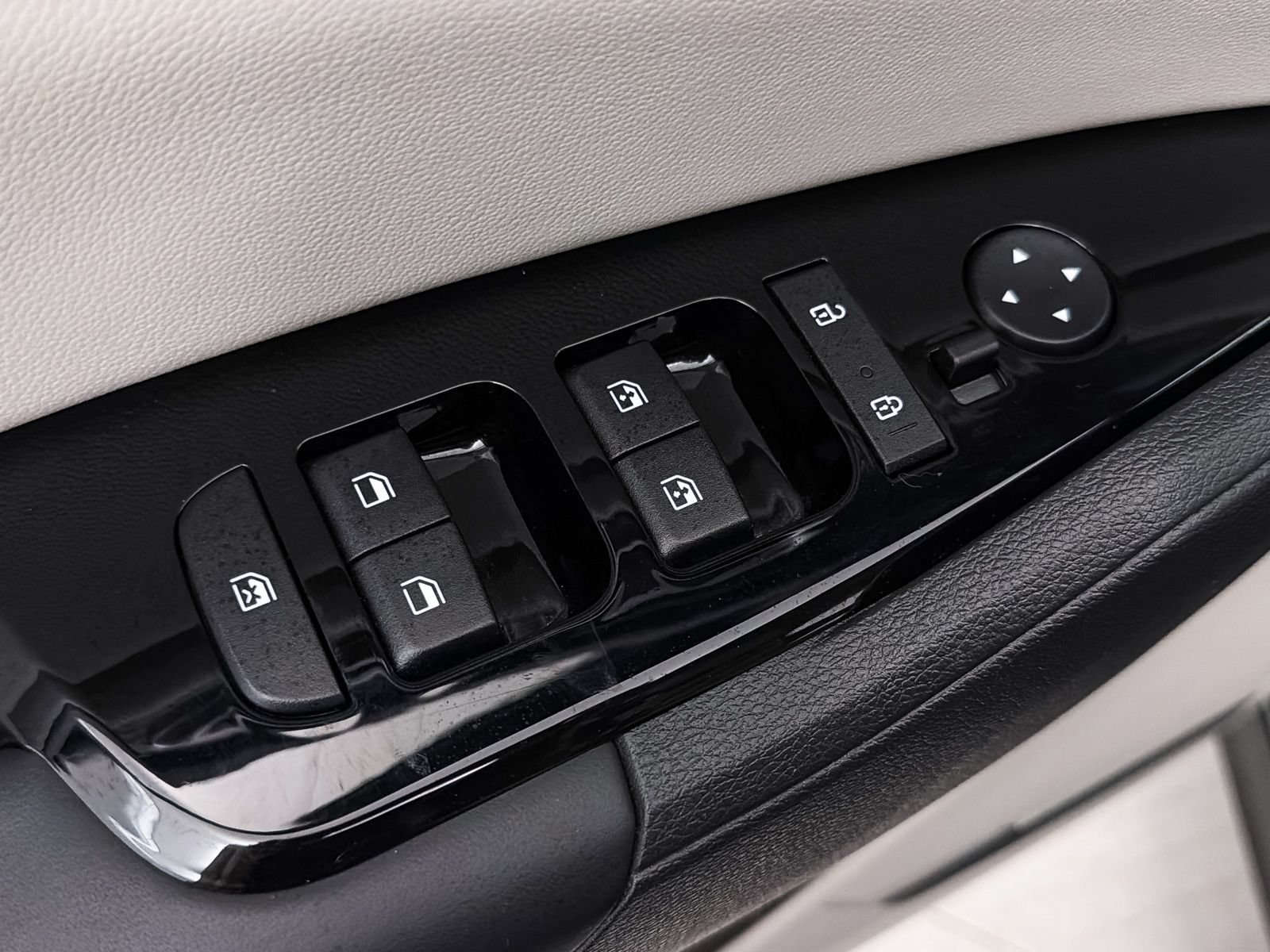 Certified 2025 Kia Sportage EX FWD image 18