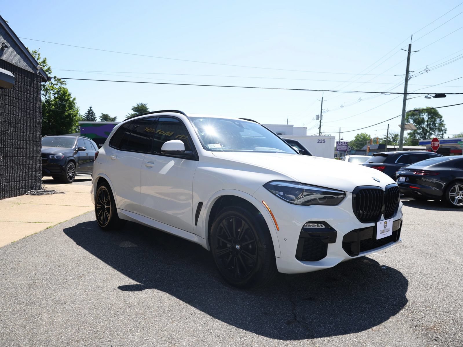 Used 2021 BMW X5 xDrive40i w/ M Sport Package AWD/4WD image 3