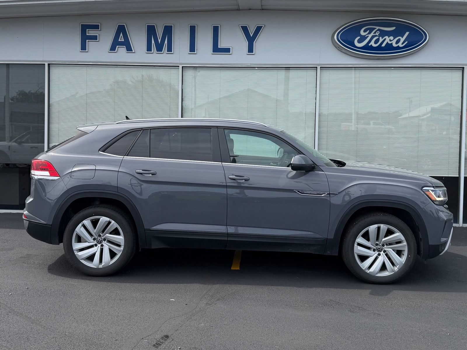 Used 2021 Volkswagen Atlas Cross Sport SE FWD image 8