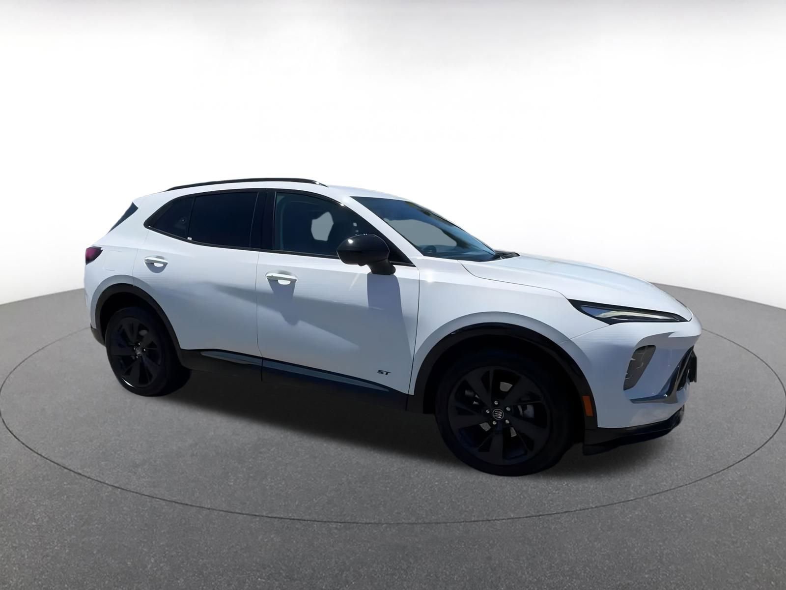 Used 2024 Buick Envision Sport Touring image 2