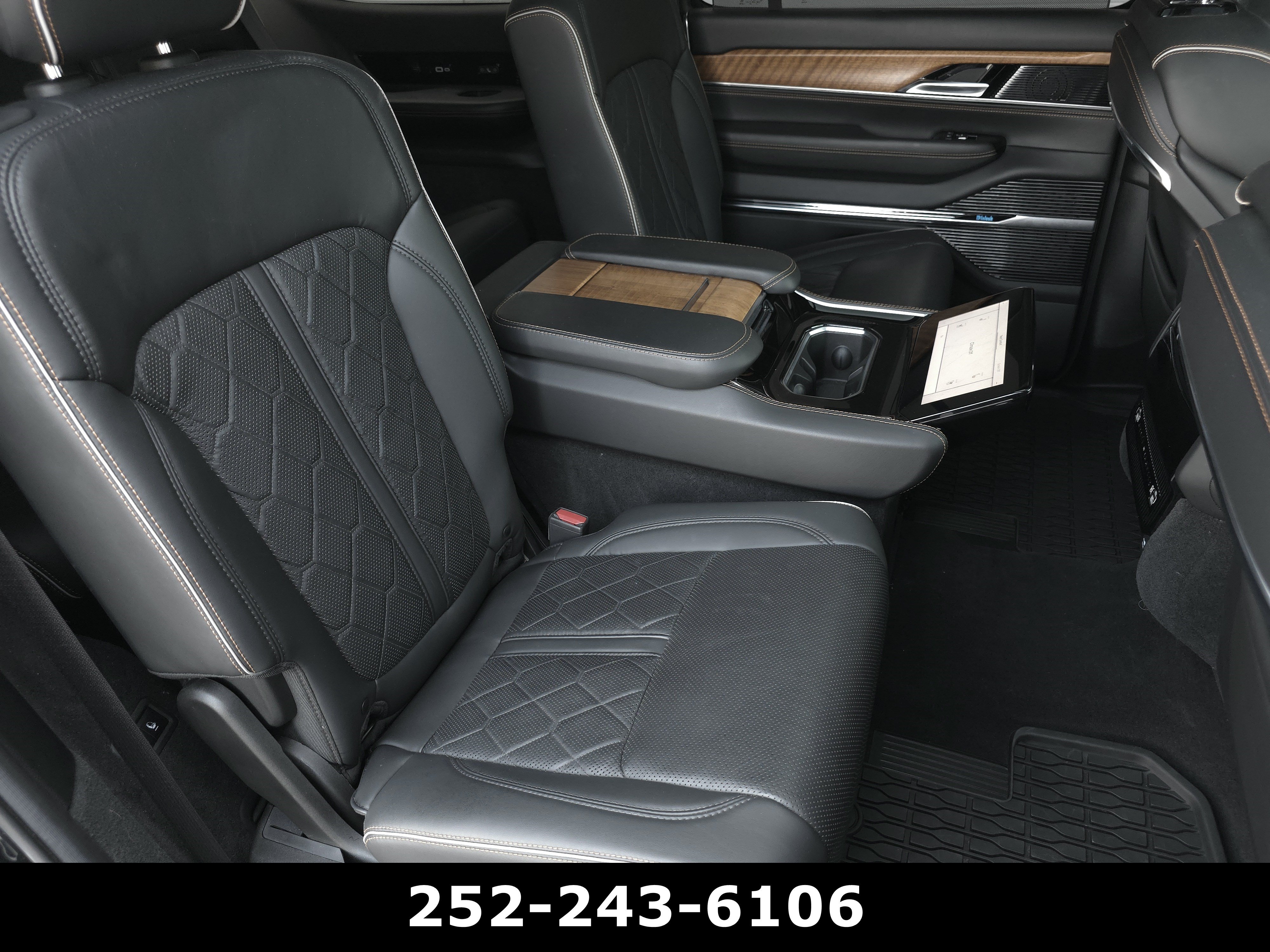 Used 2023 Jeep Grand Wagoneer Series III AWD/4WD image 51