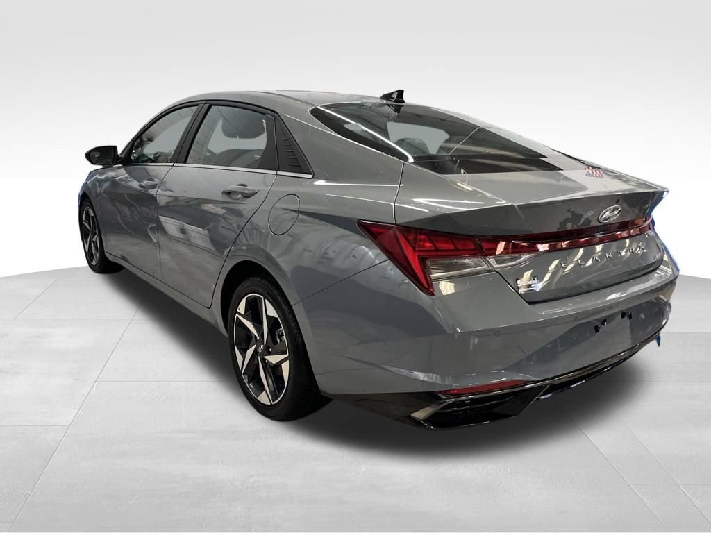 Used 2023 Hyundai Elantra Limited w/ Cargo Package FWD image 3