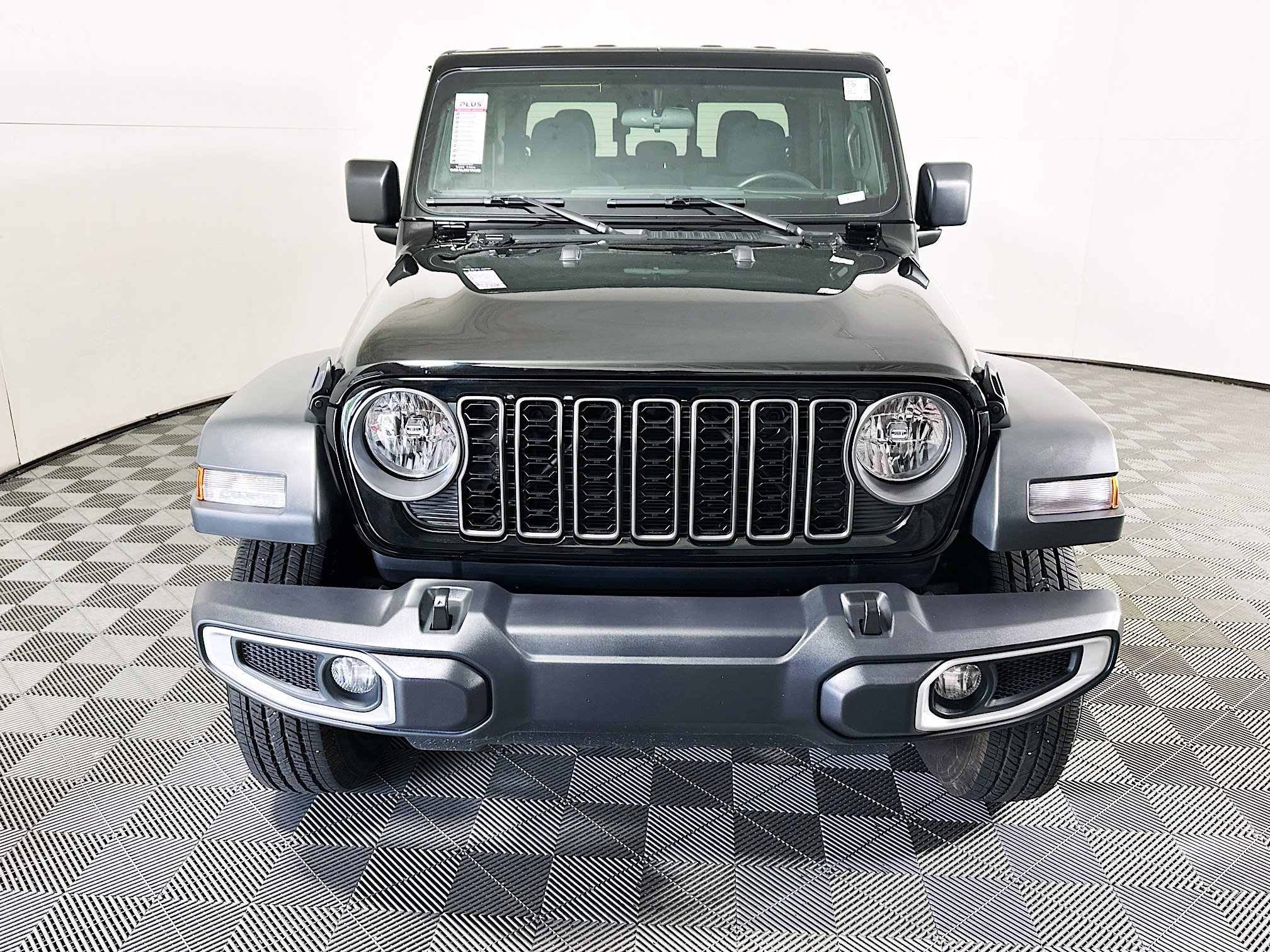 Used 2025 Jeep Gladiator Sport AWD/4WD image 8