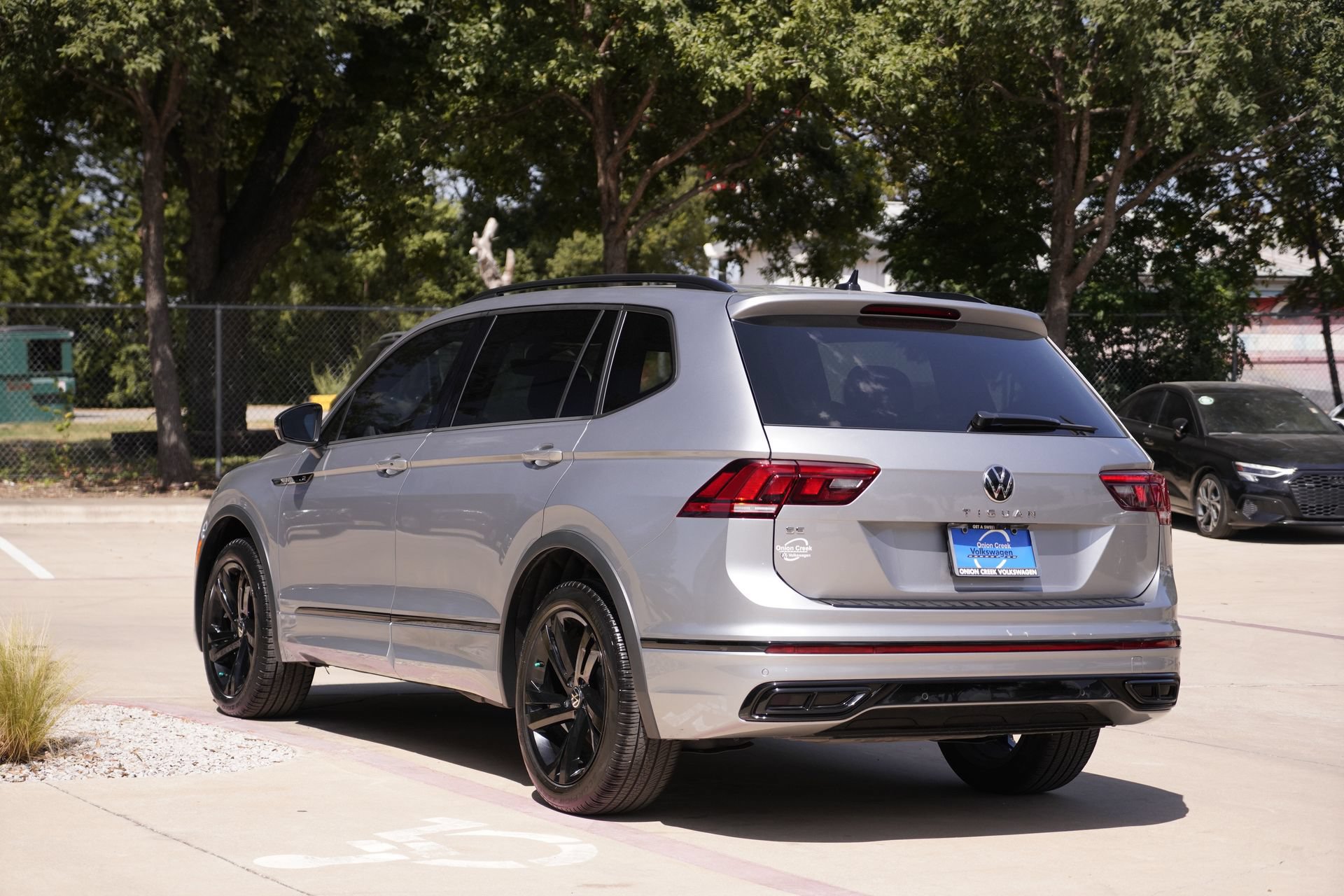 Certified 2024 Volkswagen Tiguan SE R-Line FWD image 7