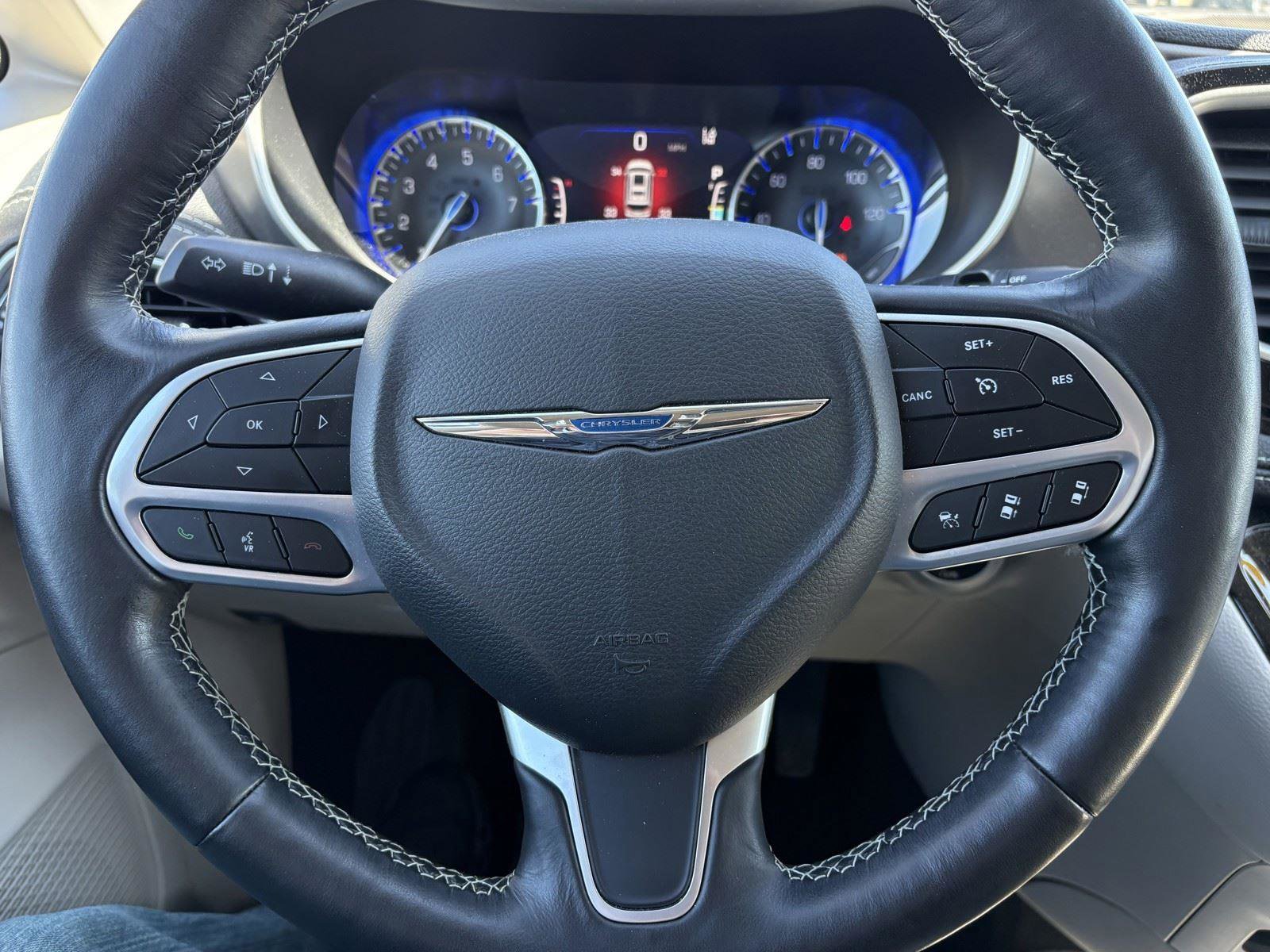 Used 2021 Chrysler Pacifica Touring-L image 19