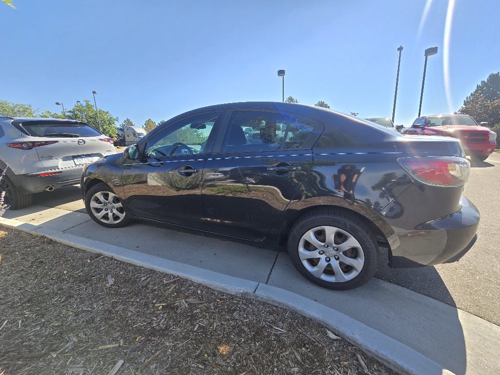 Used 2011 MAZDA MAZDA3 i Sport FWD image 12