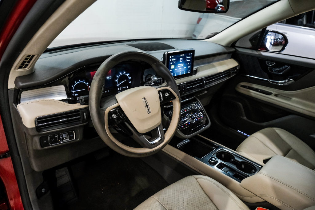 Used 2022 Lincoln Corsair AWD w/ Premium Package image 3