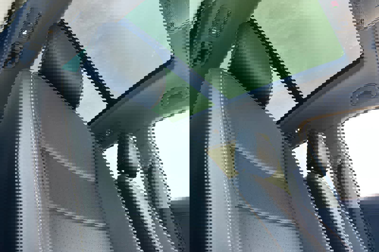 Used 2021 Volkswagen Tiguan SE w/ Panoramic Sunroof Package image 19