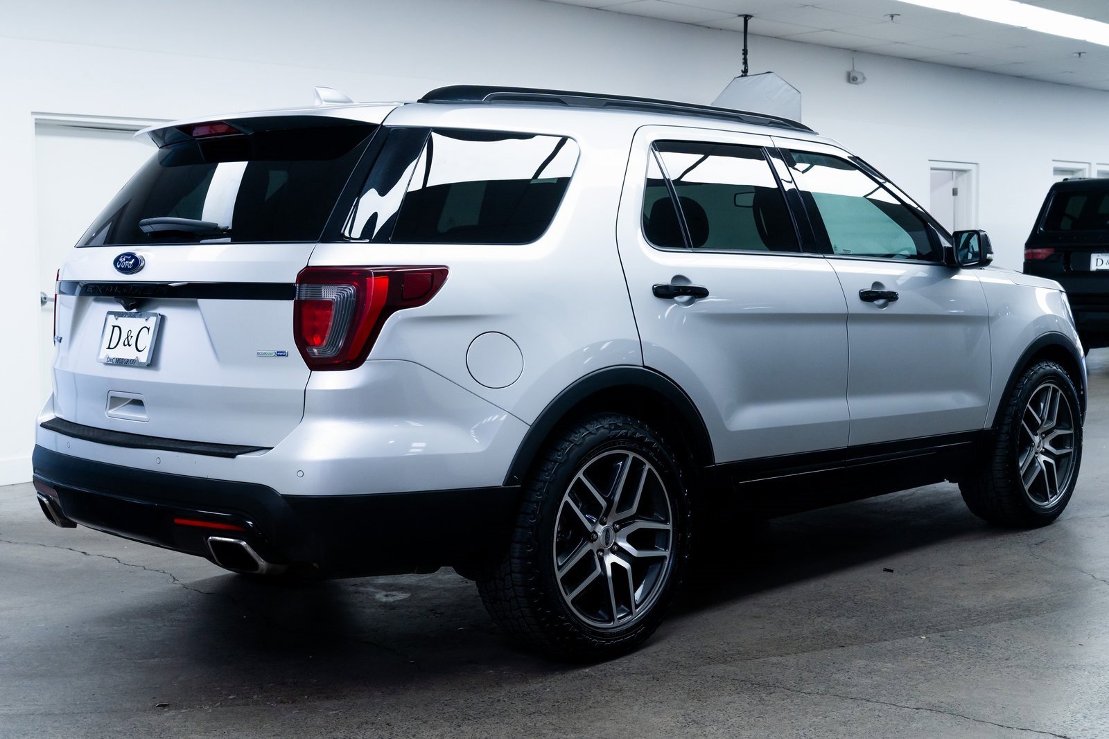 Used 2017 Ford Explorer Sport w/ Equipment Group 401A image 6