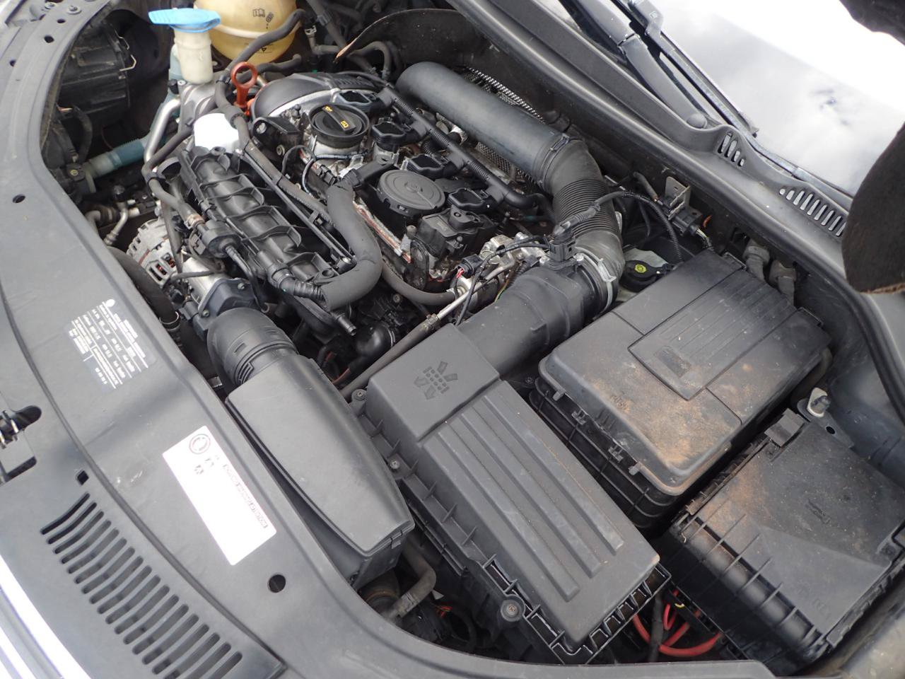 Used 2010 Volkswagen Eos Lux FWD image 26