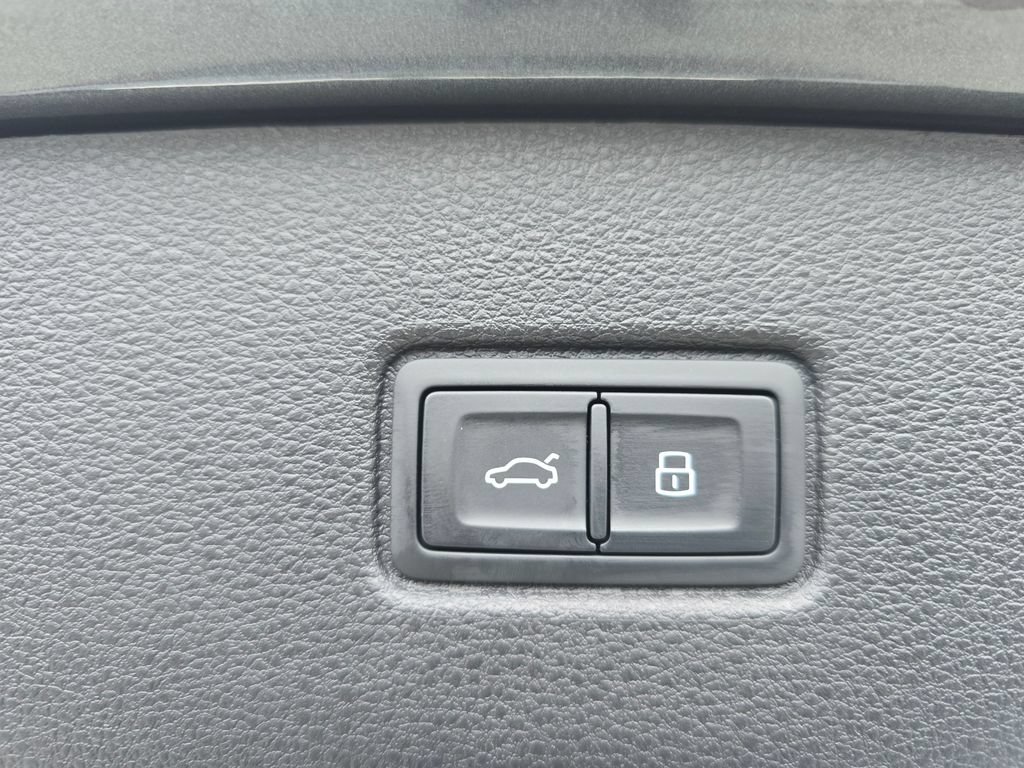 New 2026 Audi SQ7 Premium Plus AWD/4WD image 17