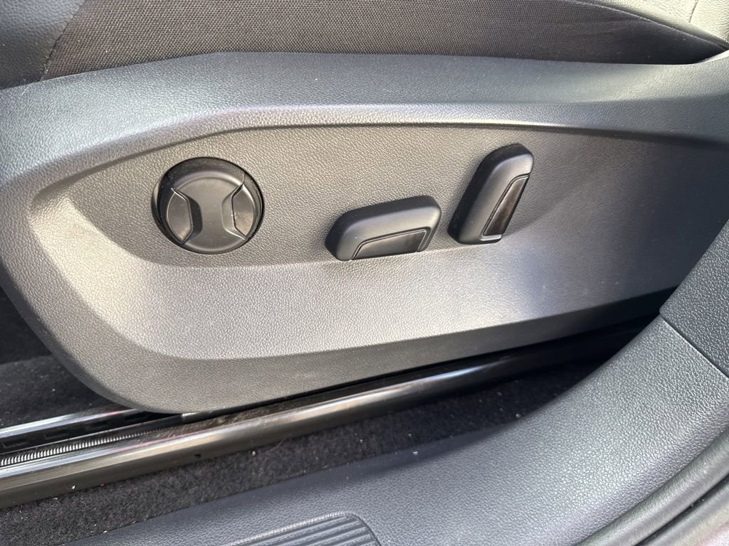 Certified 2023 Volkswagen Tiguan SE w/ Panoramic Sunroof Package image 22