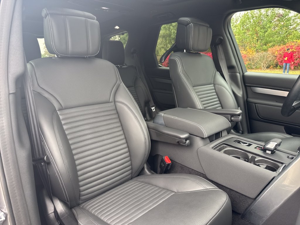 Used 2026 Land Rover Discovery Limited Edition AWD/4WD image 18