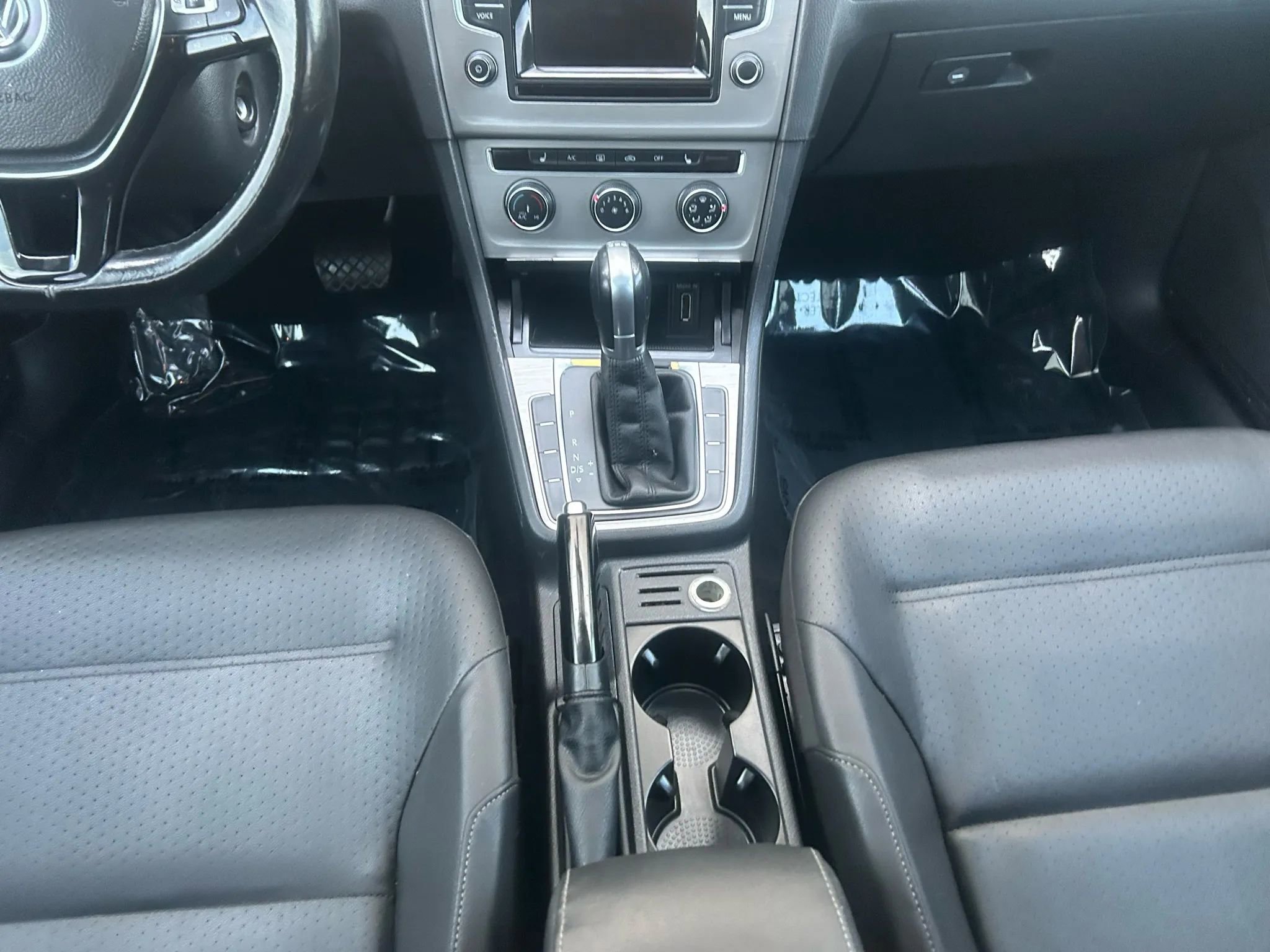 Used 2015 Volkswagen Golf TDI SE image 24