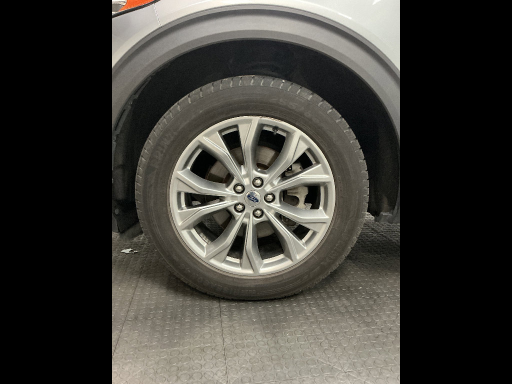 Used 2021 Ford Explorer XLT w/ Equipment Group 202A AWD/4WD image 39