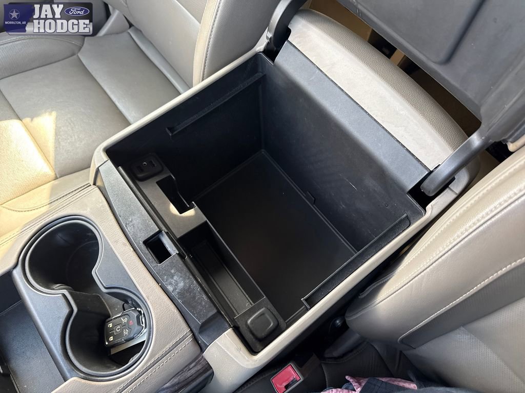 Used 2017 GMC Yukon SLT AWD/4WD image 32