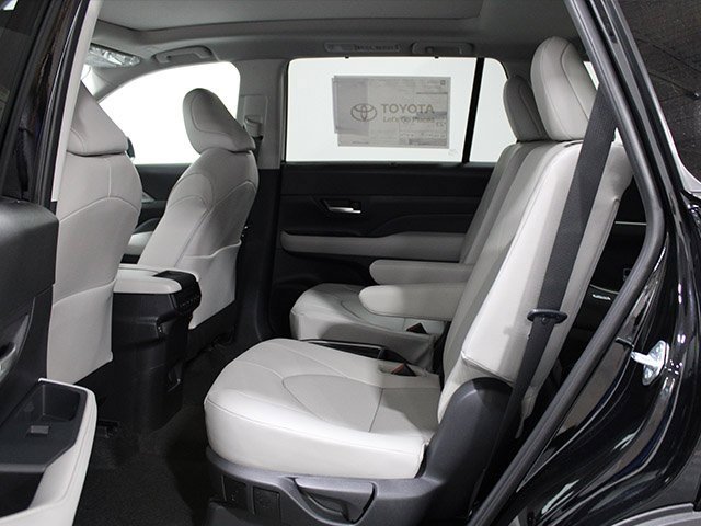 New 2026 Toyota Grand Highlander XLE image 8
