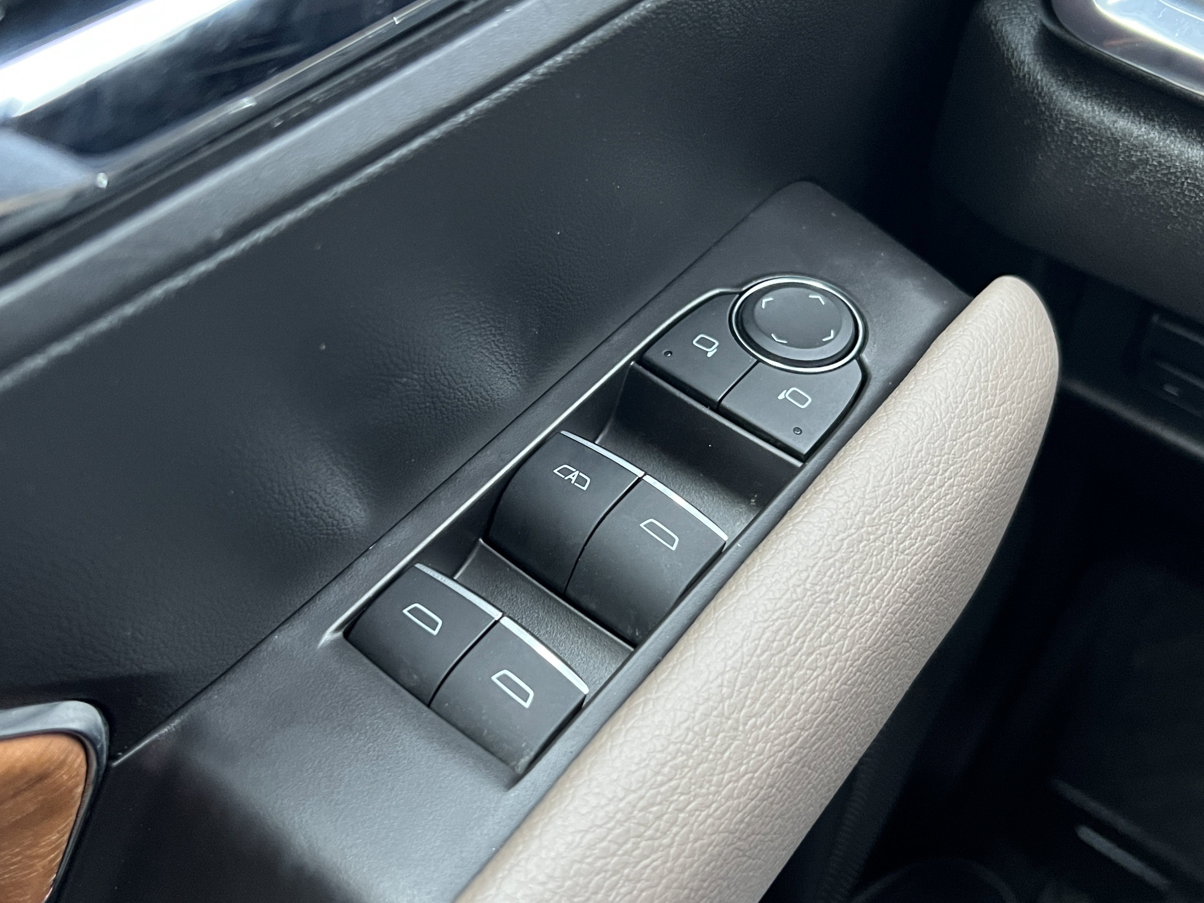 Used 2024 GMC Canyon Denali AWD/4WD image 27