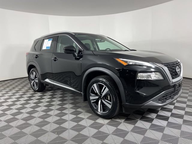 Used 2023 Nissan Rogue SL w/ SL Premium Package image 2