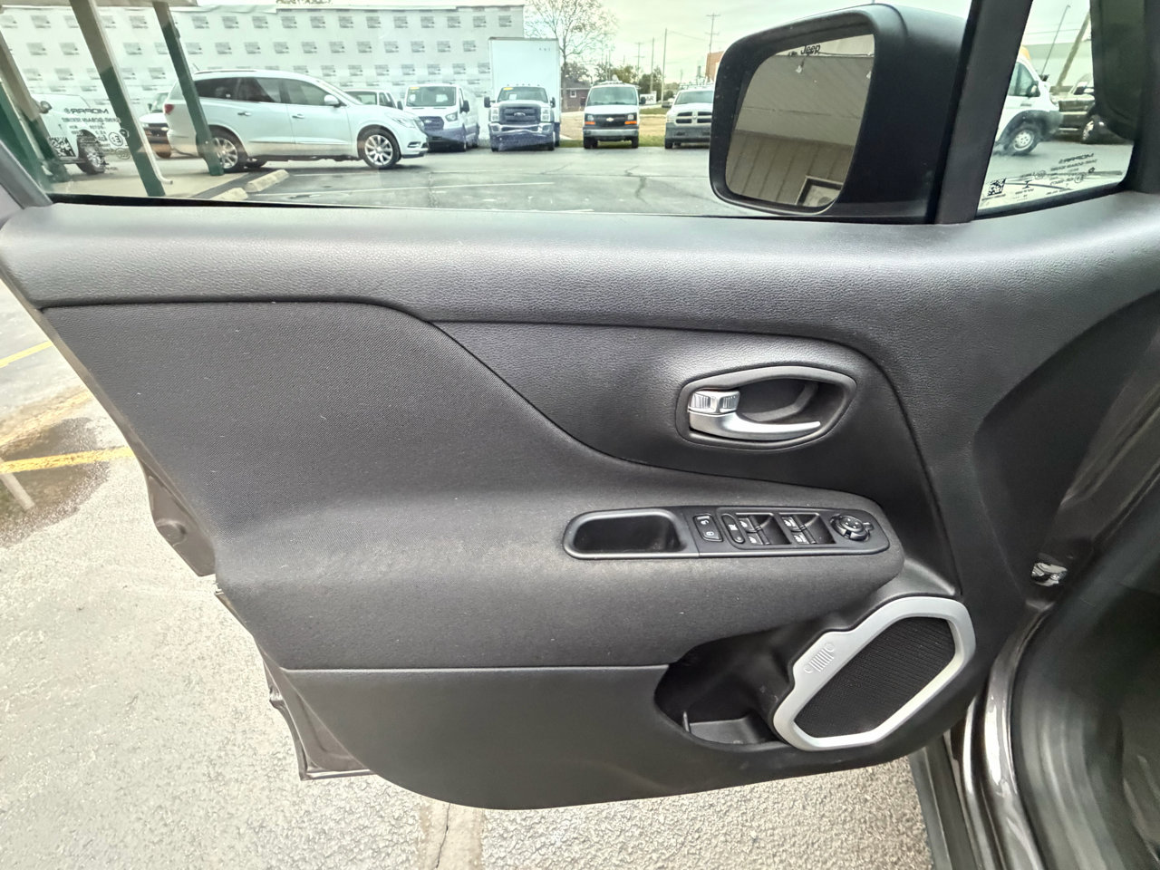 Used 2020 Jeep Renegade Sport image 17