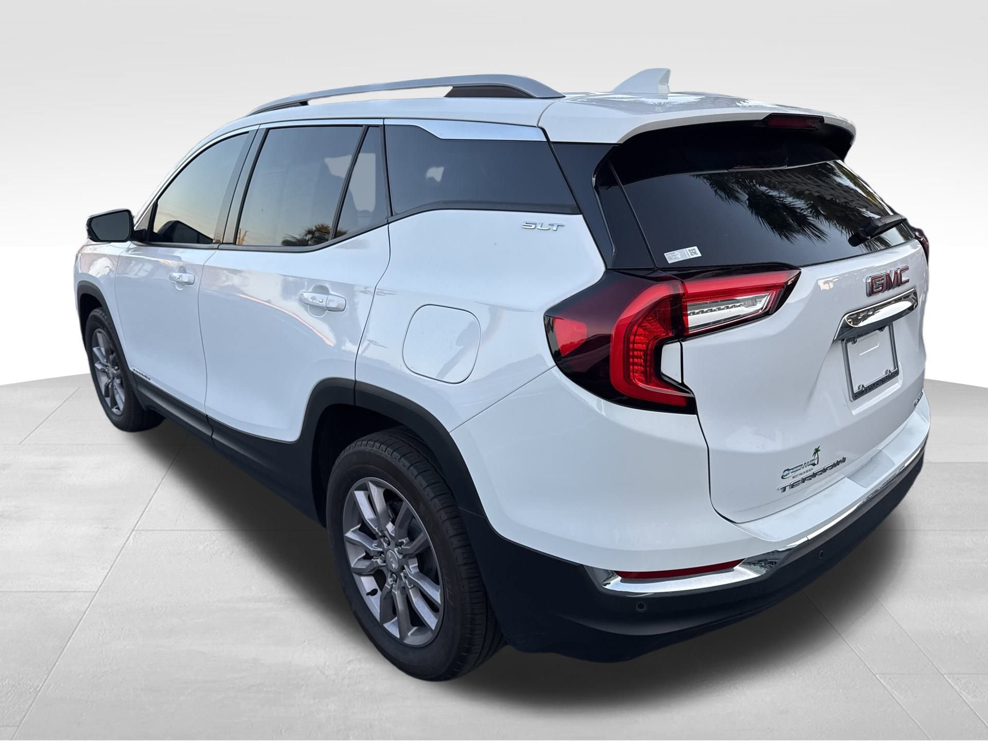 Used 2024 GMC Terrain SLT image 8