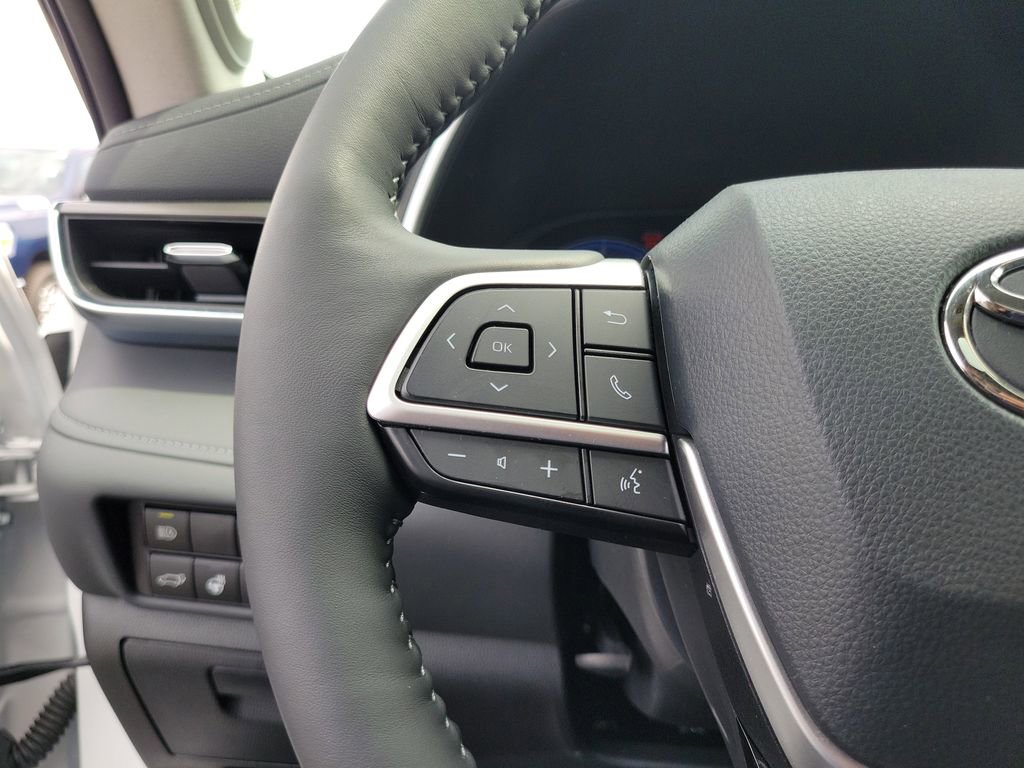 Used 2024 Toyota Highlander Limited AWD/4WD image 24