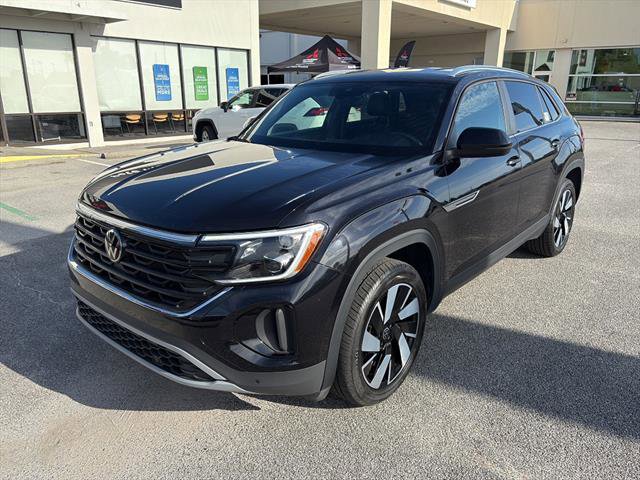 Certified 2025 Volkswagen Atlas Cross Sport SE FWD image 2