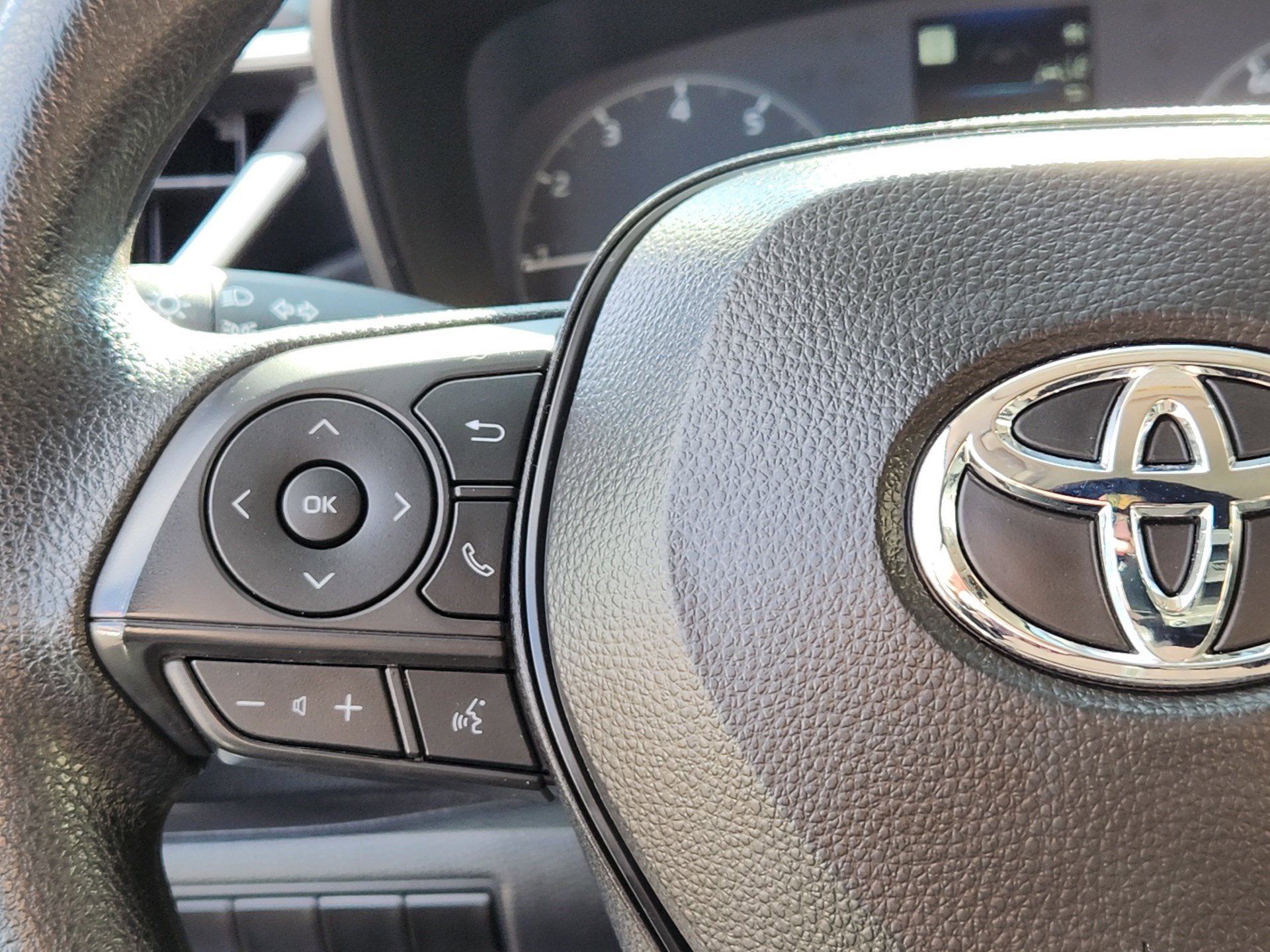 Certified 2025 Toyota Corolla LE image 18