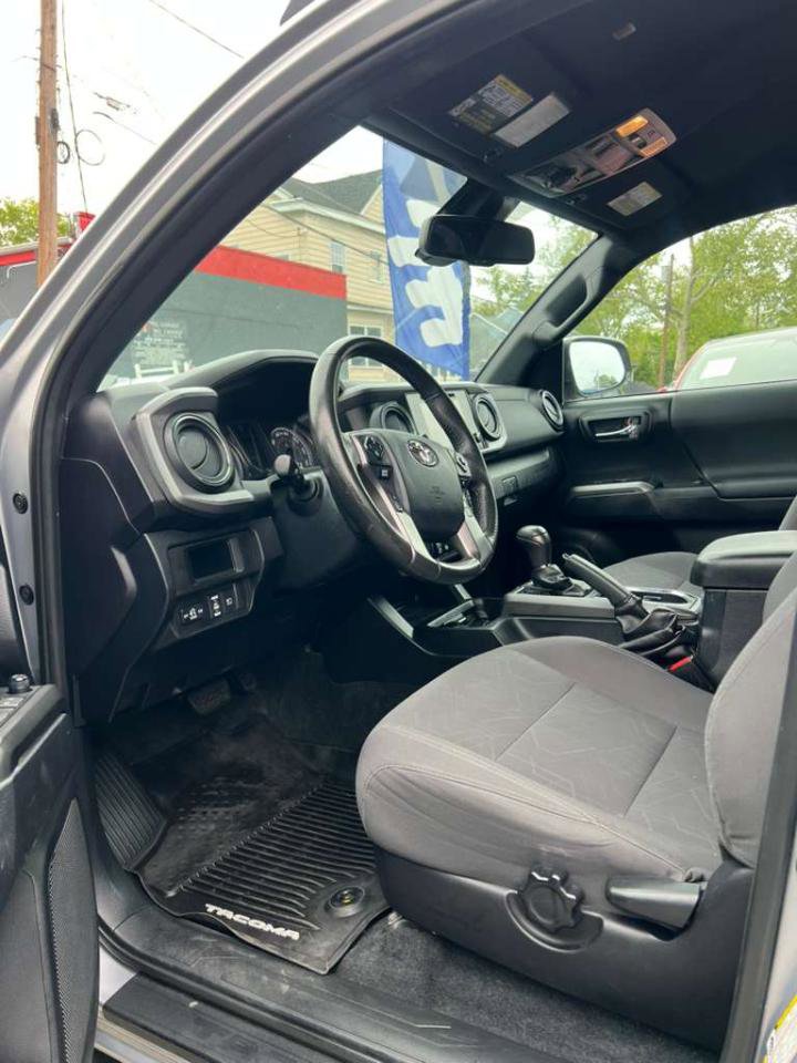 Used 2019 Toyota Tacoma TRD Off-Road AWD/4WD image 18