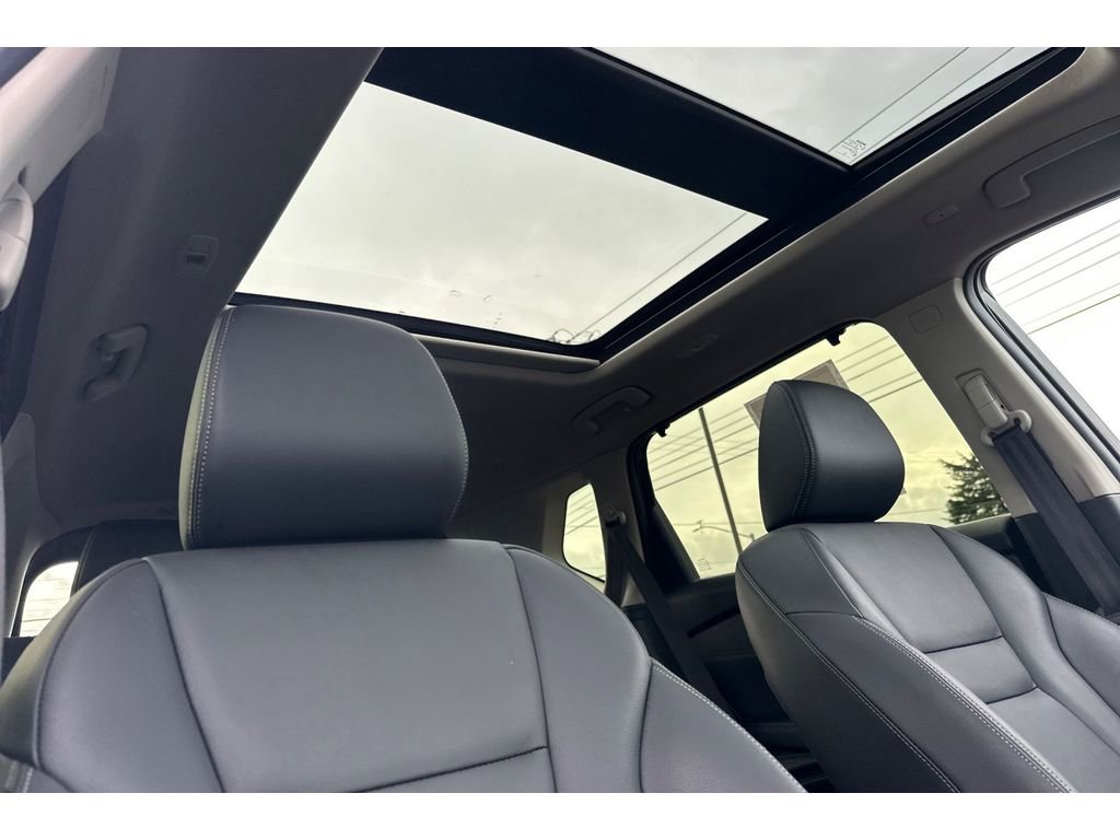 Used 2025 Nissan Rogue SL w/ SL Premium Package image 19