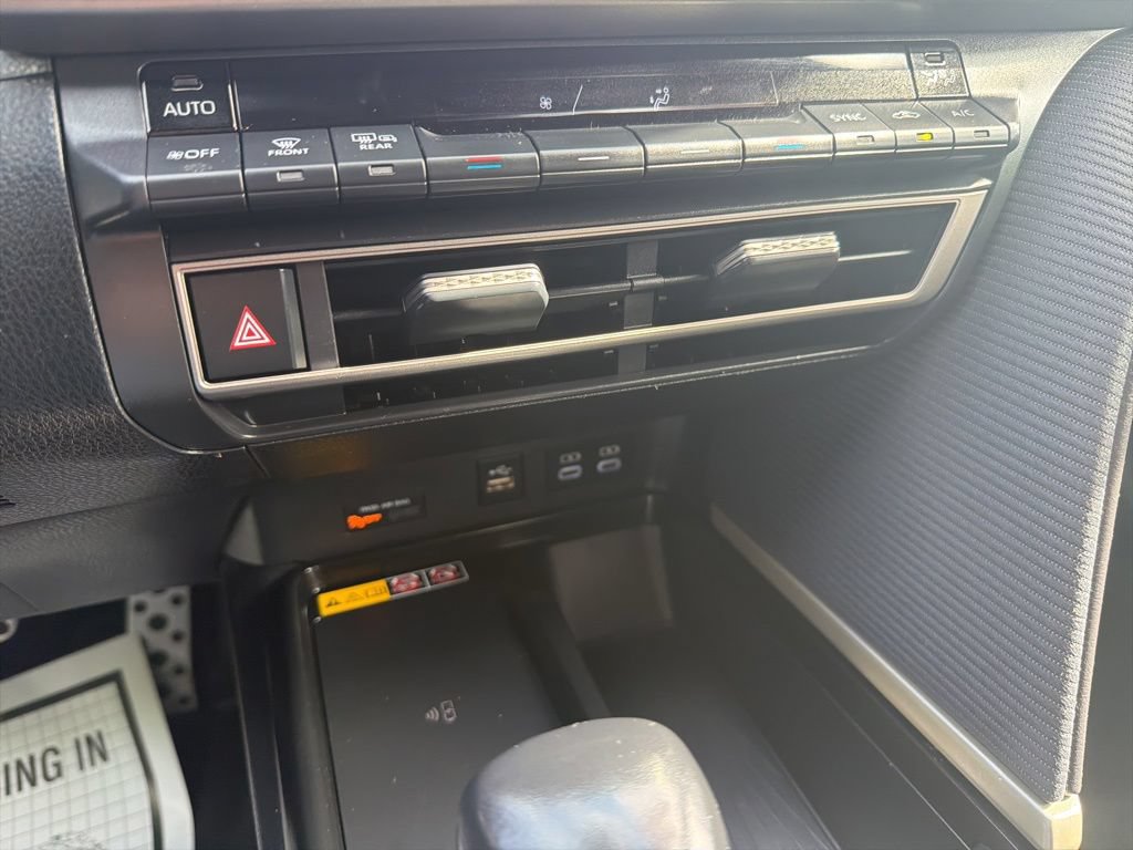 Used 2025 Toyota Camry SE FWD image 17