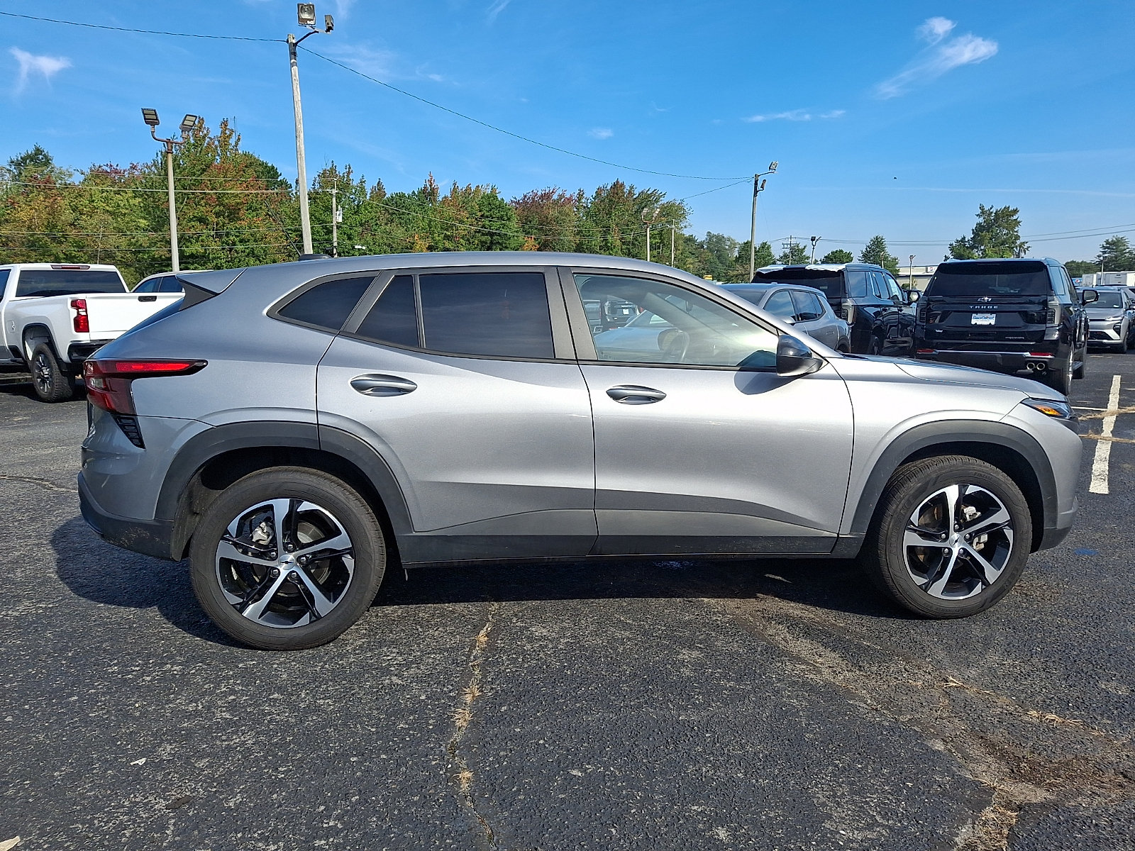 Used 2025 Chevrolet Trax RS w/ Sunroof Package FWD image 7