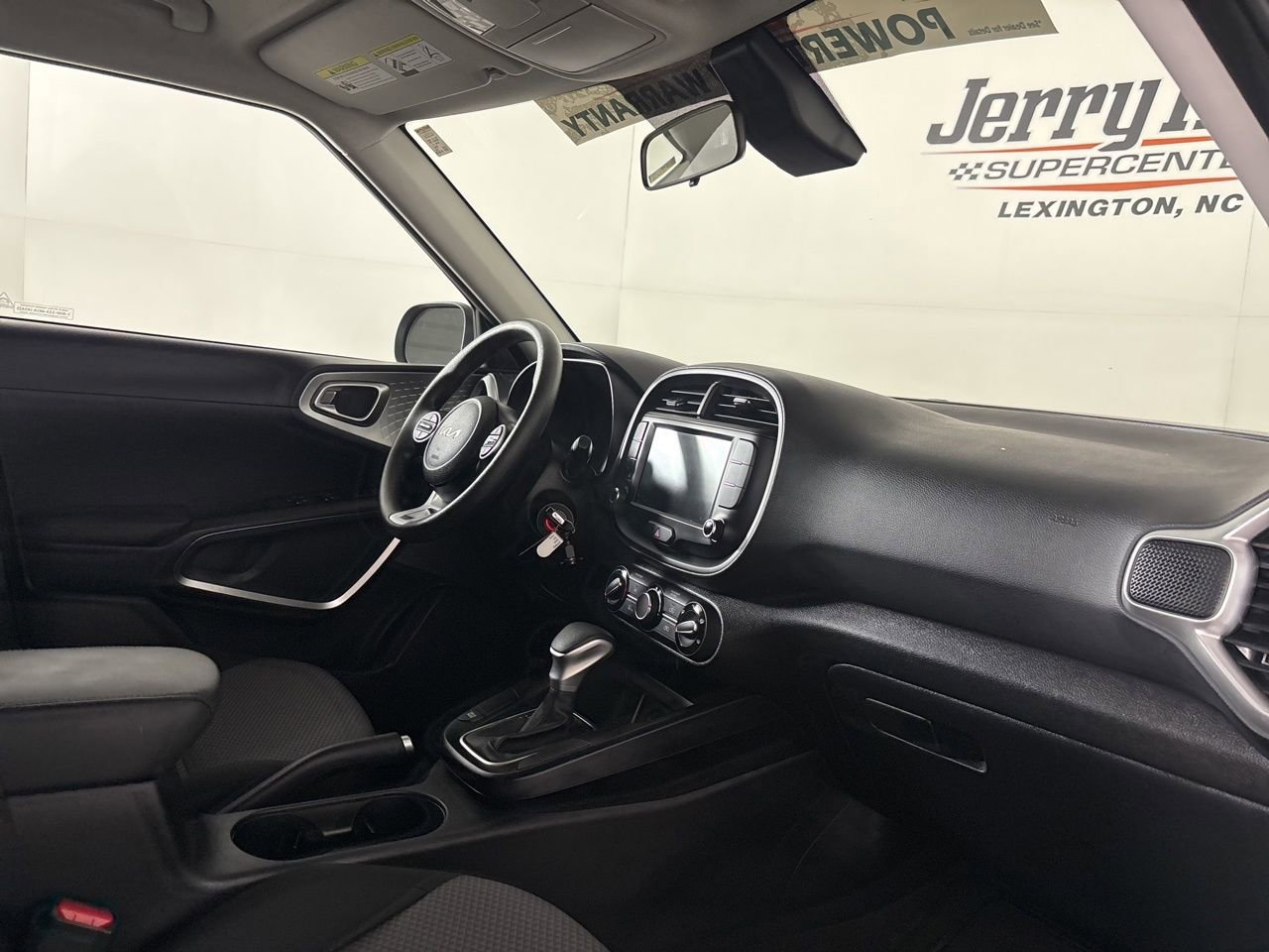 Used 2025 Kia Soul LX FWD image 28