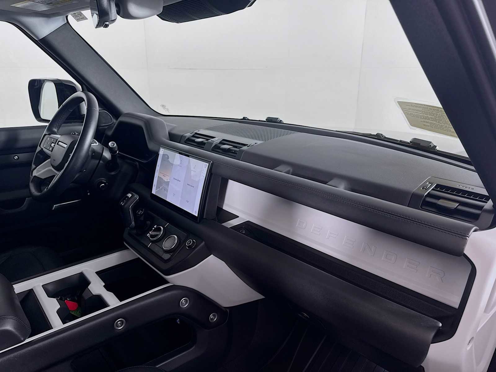 Used 2025 Land Rover Defender 110 S image 31