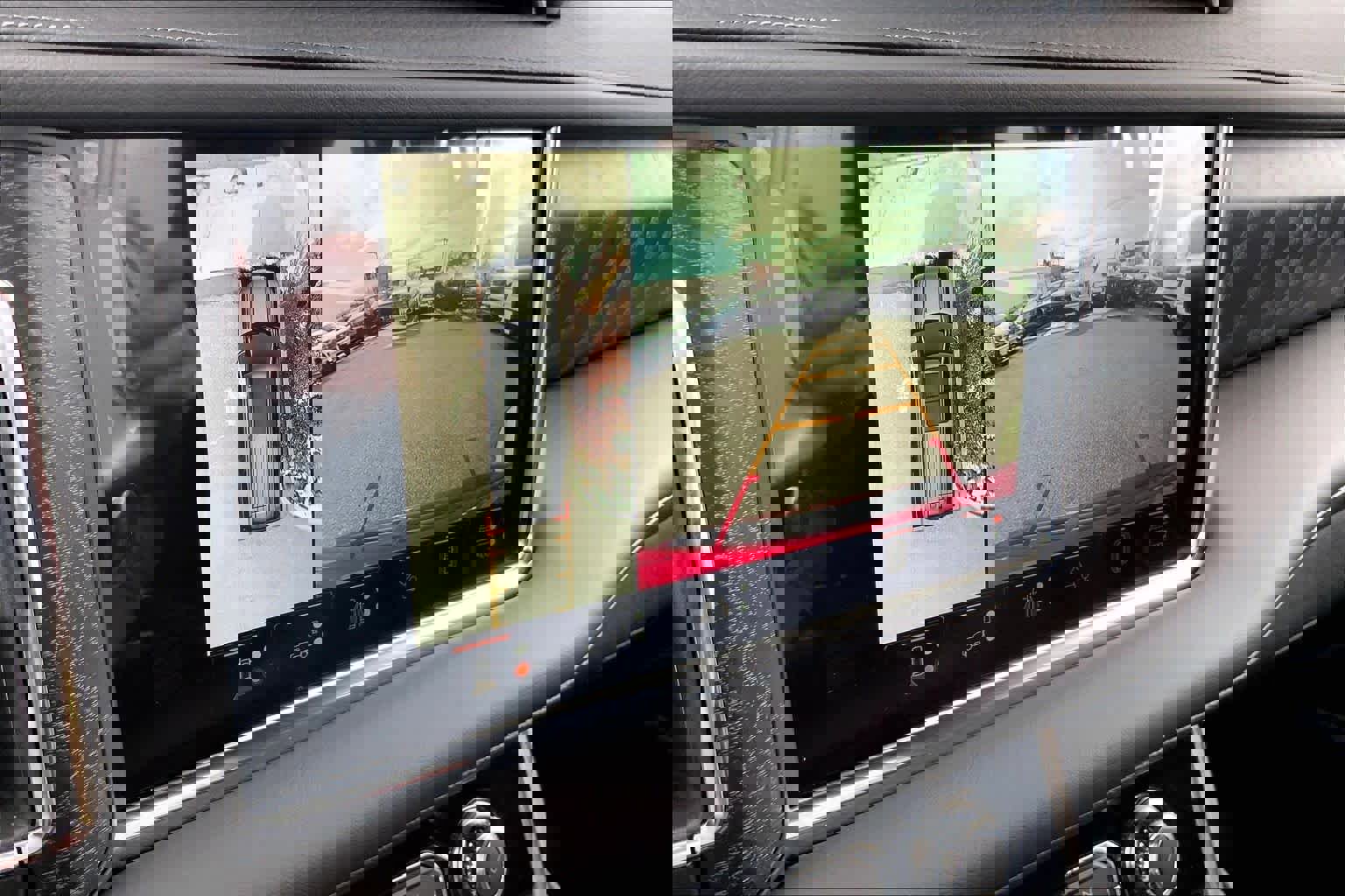 Used 2024 GMC Yukon XL Denali w/ Advanced Technology Package image 28