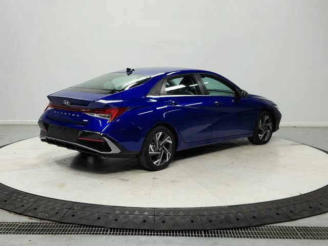 Used 2025 Hyundai Elantra Limited FWD image 8