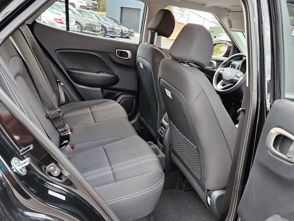 Used 2025 Hyundai Venue SEL image 13